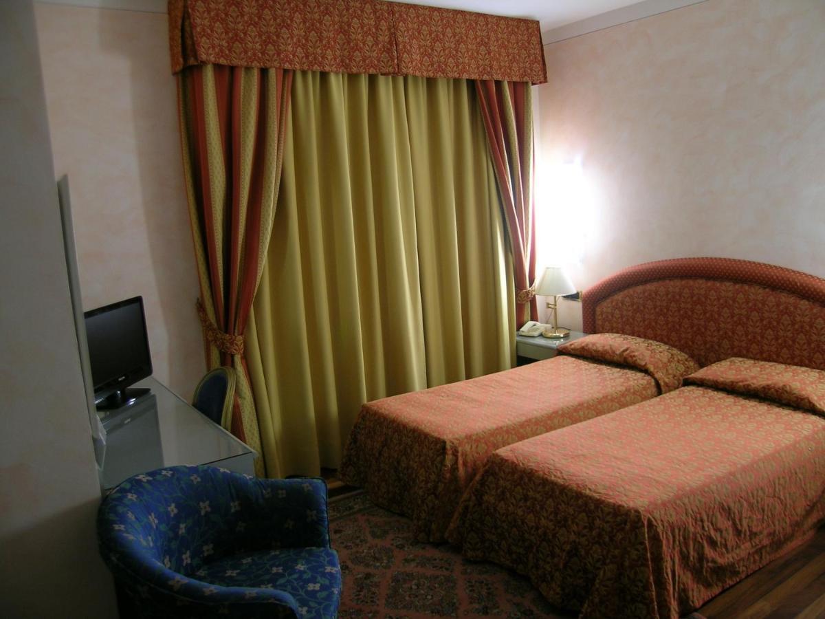 Hotel Da Vito Campagna Lupia Exterior photo